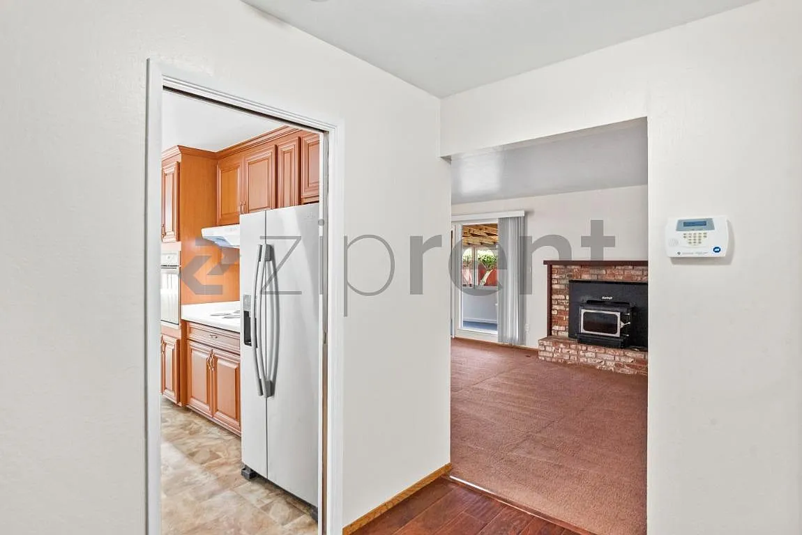 4 bed, 2309 sqft, $3,780 — Photo 4
