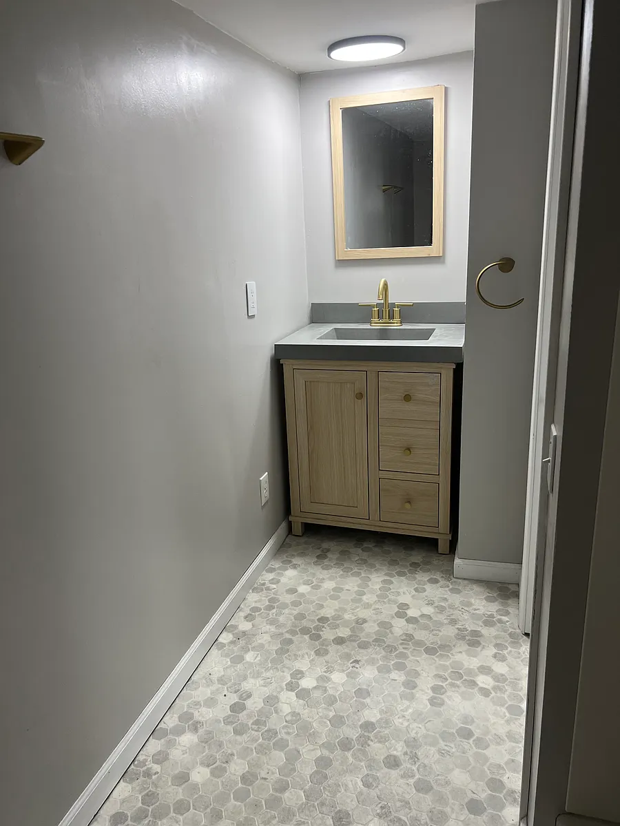 Building Photo - 9609 Woodlawn Dr #3