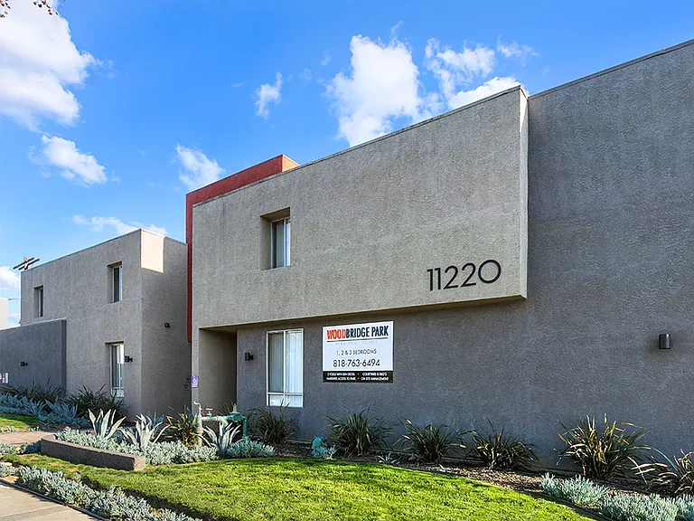 Entrance to Woodbridge Park Apartments.