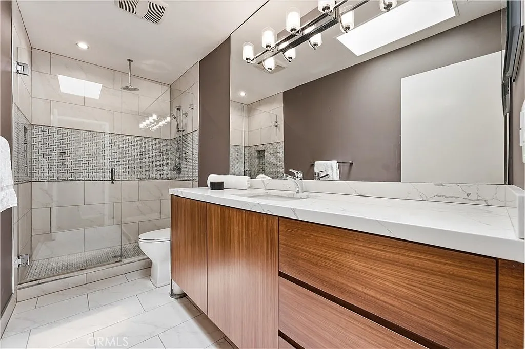 3 bed, 1401 sqft, $4,500 — Photo 1