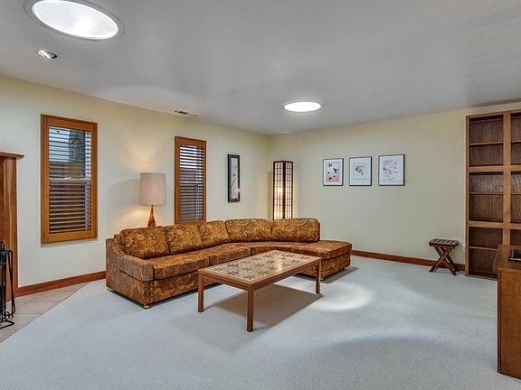 3rd image of 531 Park Way Ct