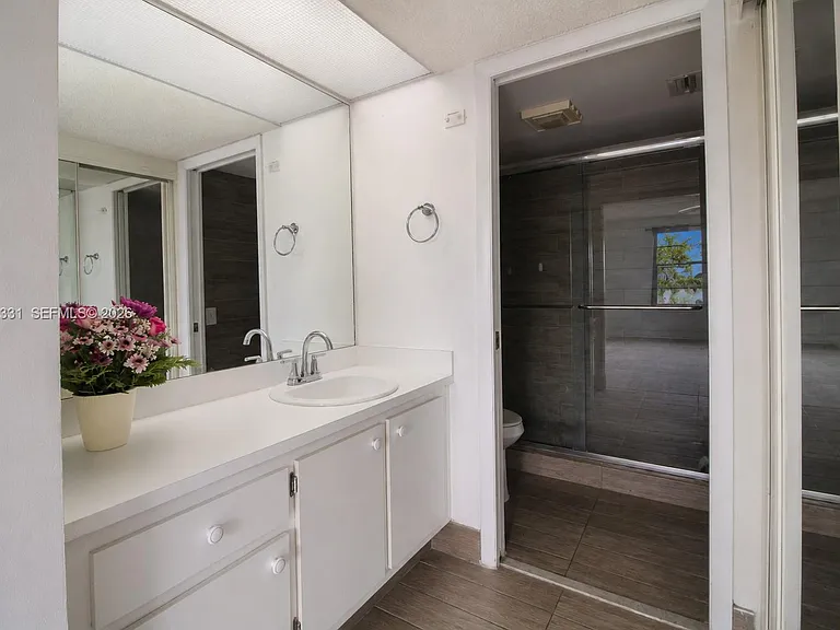 2518 SE 20th Pl #203-B — Photo 16