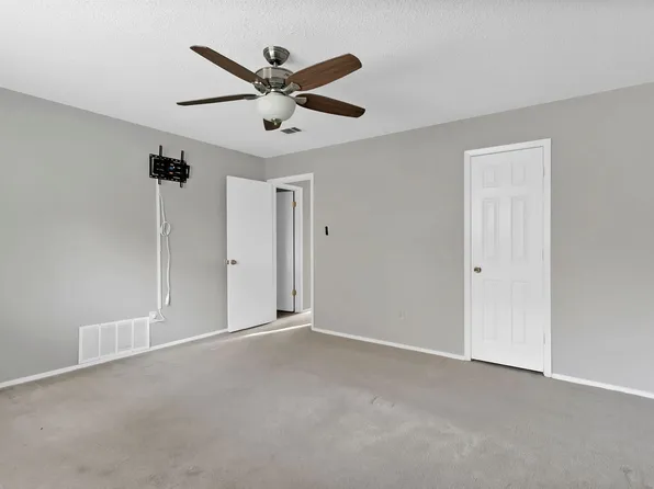 6104 Kelly Elliott Rd, Arlington, TX 76001