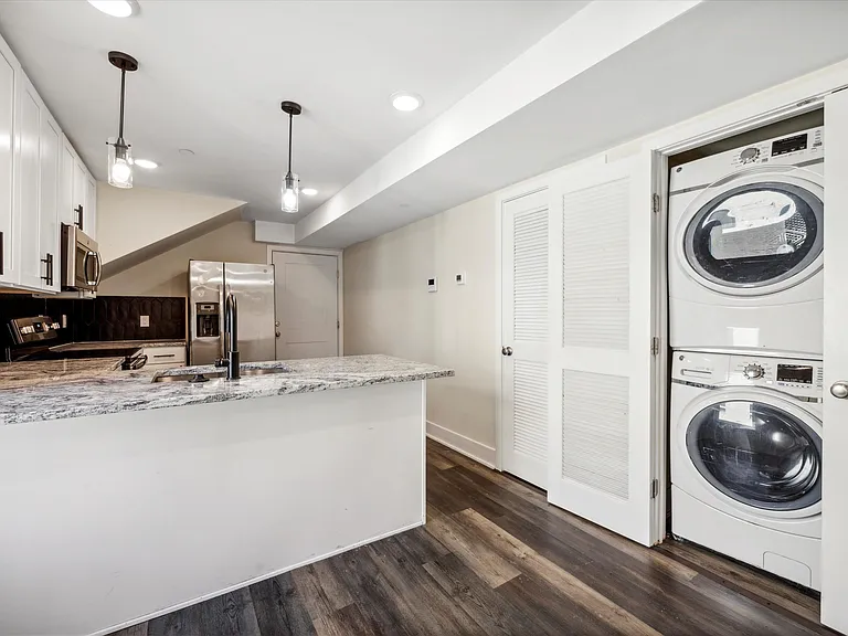 1804 W Berks St — Photo 28