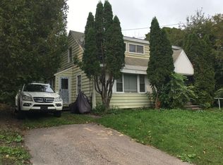 718 Pine St, Sault Sainte Marie, MI 49783