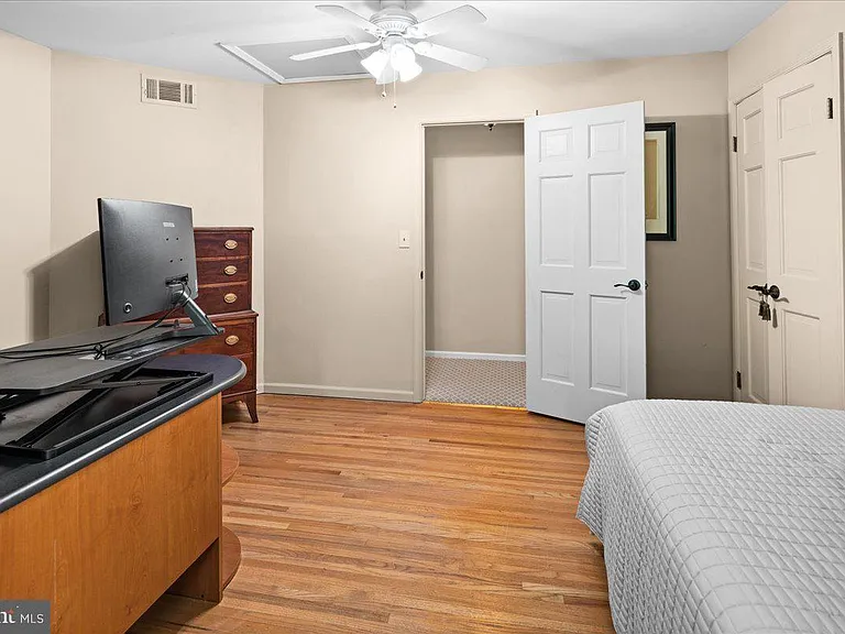 10 Huntington Dr #P — Photo 1