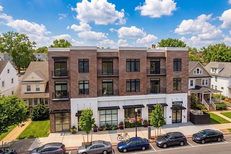 1st image of 423 South Ave W #206