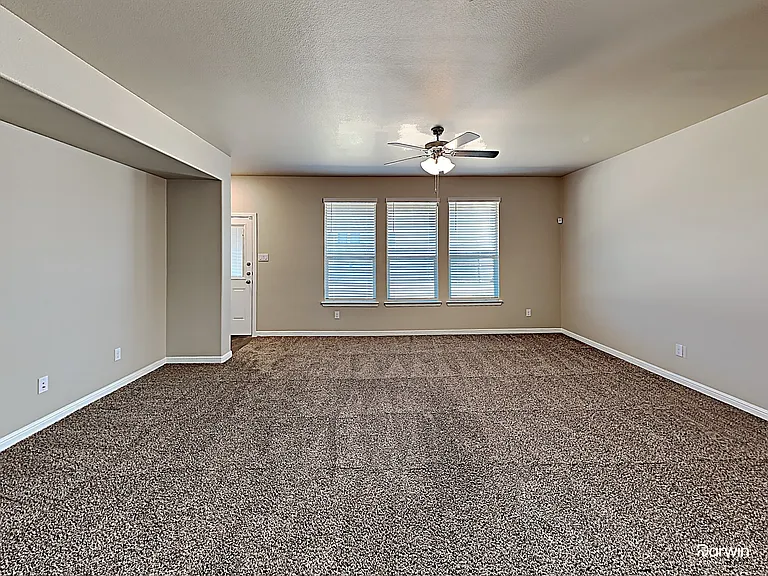 2606 Lavender Ln — Photo 6