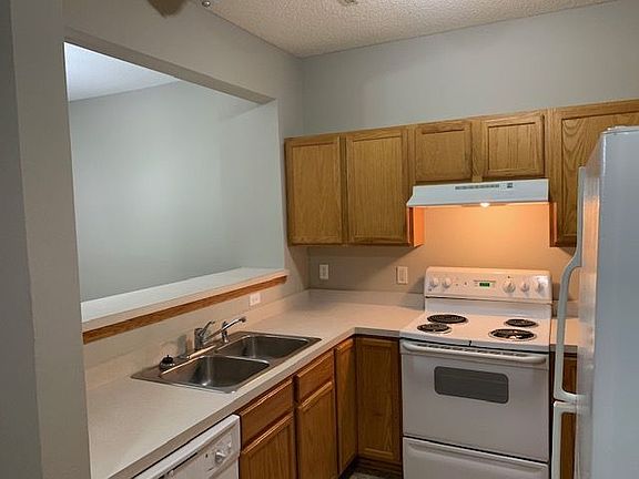 3rd image of 688 Providence Dr