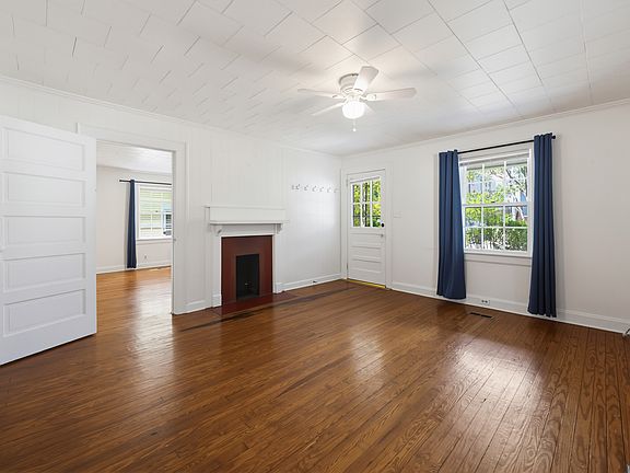 5th image of 910 Iredell St