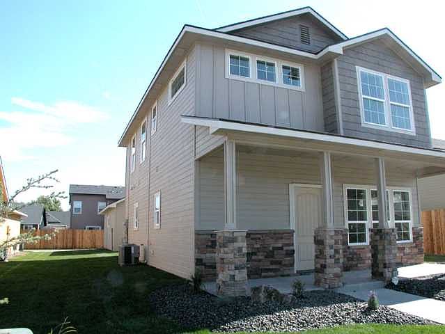 2nd image of 4724 Silverhills