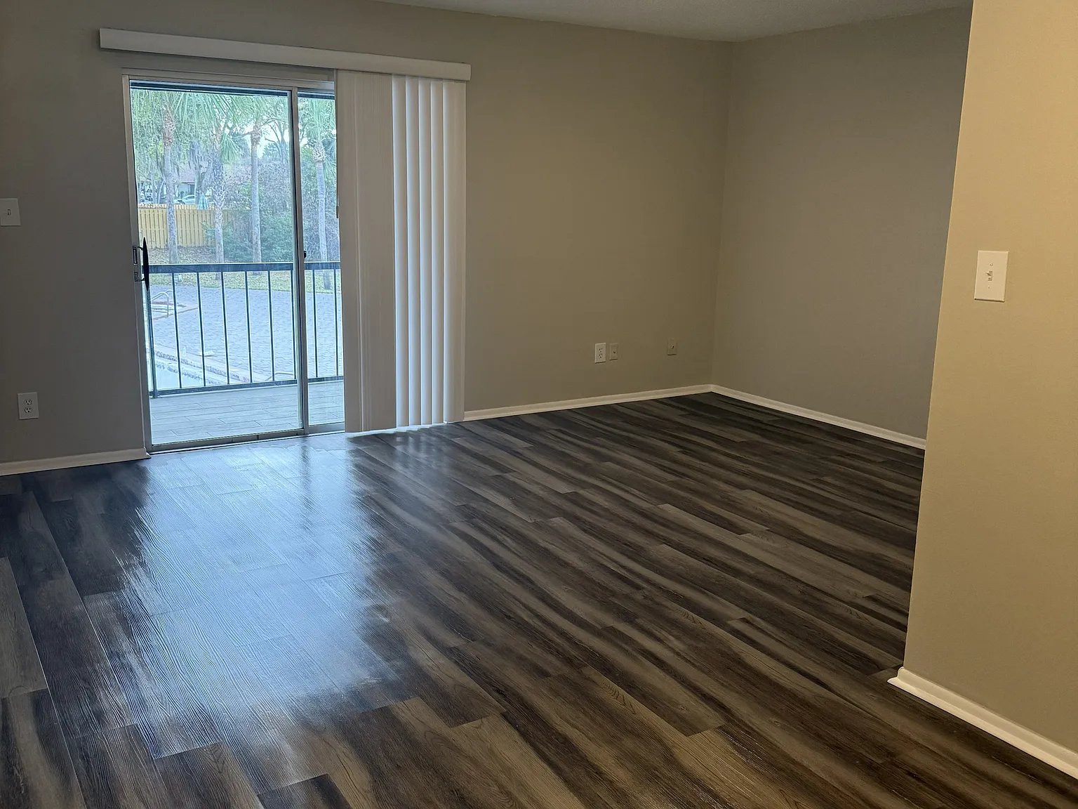 1 bed, 678 sqft, $1,300 — Photo 4