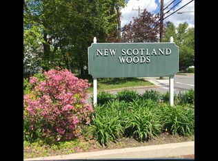 2 Ashwood Ct, Albany, NY 12208