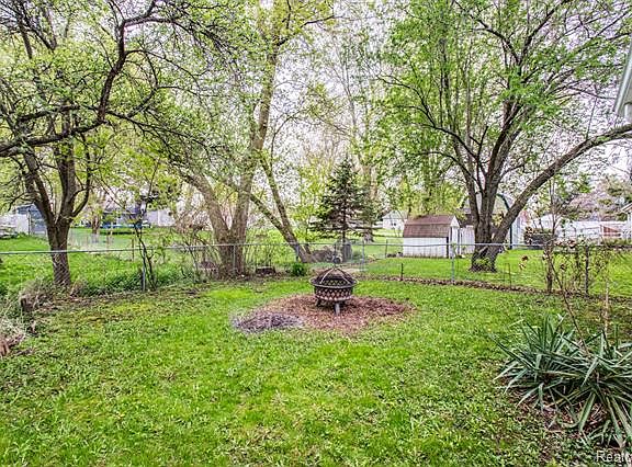 3rd image of 3583 Bayview Dr