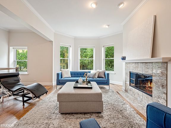 4th image of 4009 N Kenmore Ave APT 1