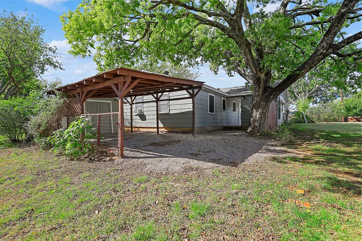 Building Photo - 208 D St