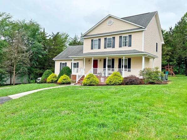 302 Dana Dr, Farmville, VA 23901