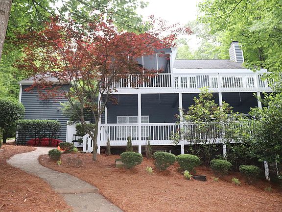 3rd image of 438 Island Pointe Ln