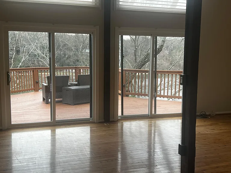 685 Shore Rd — Photo 10