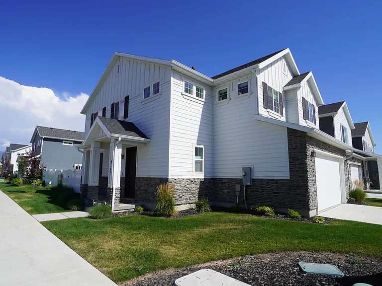 2143 W Natalie Ave — Photo 2