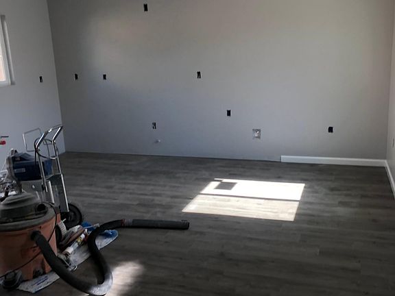 3rd image of 608 E Alvin Ave