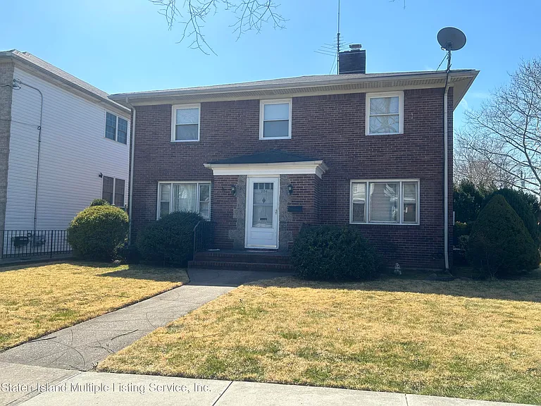 204 Ross Ave — Photo 2