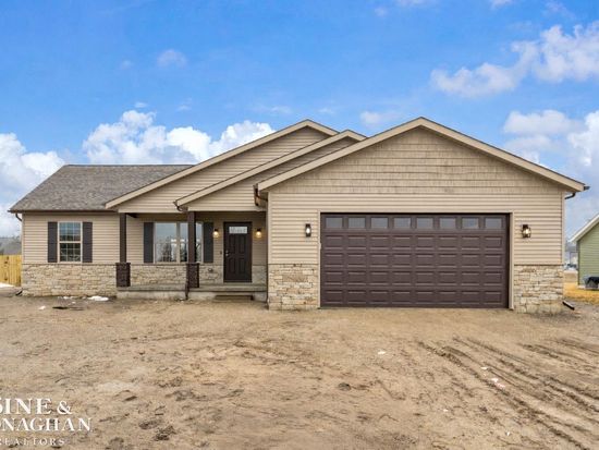 240 Oregon Ave, Marysville, MI 48040