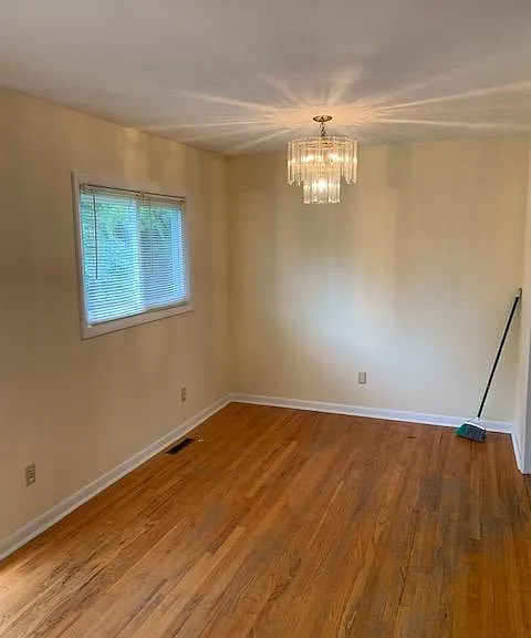 1302 Lyndale Dr — Photo 5