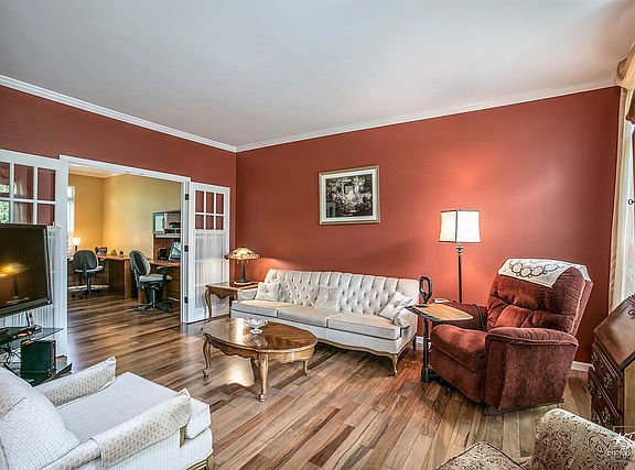 5th image of 2673 Barrington Dr E