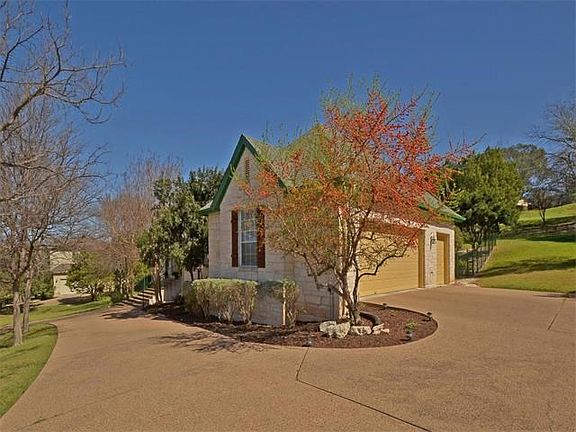 The 2.5 car garage has plenty of room for storage and your golf cart! You can be on the course just minutes from your door!
