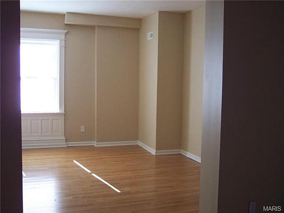 3rd image of 4534 Washington Blvd