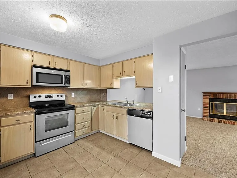 1101 Timberglen Dr — Photo 6