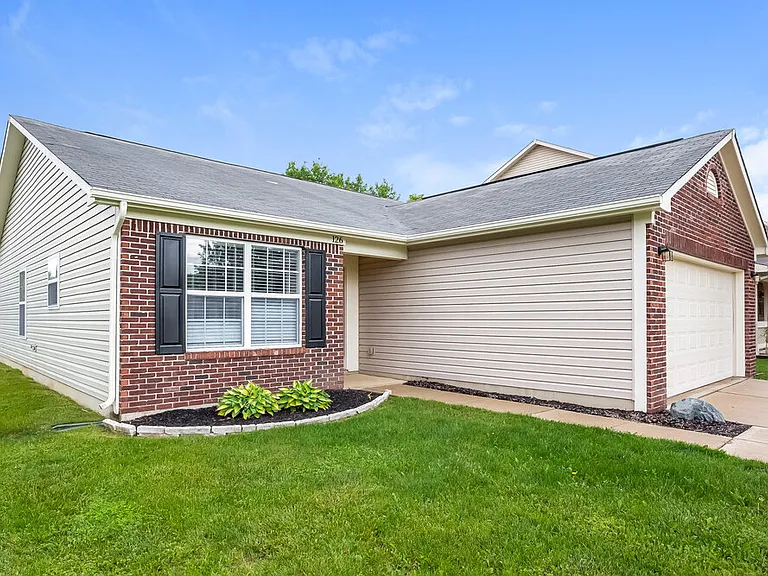 126 Thistlewood Dr — Photo 3