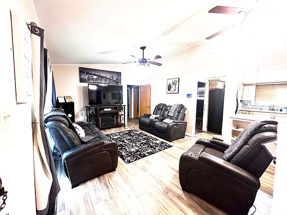 4th image of 734 Woodmont Pl