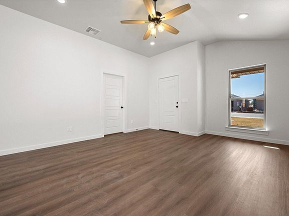 5th image of 2405 Helena Ave