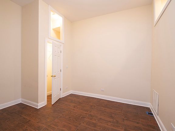 5th image of 5011 N Ravenswood Ave