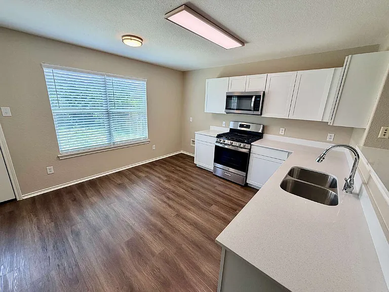 3403 Wickham Ln — Photo 4
