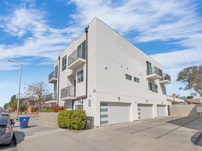 6006 N Klump Ave — Photo 4