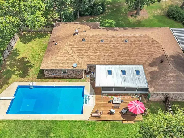 465 Man O War Cir, Cantonment, FL 32533