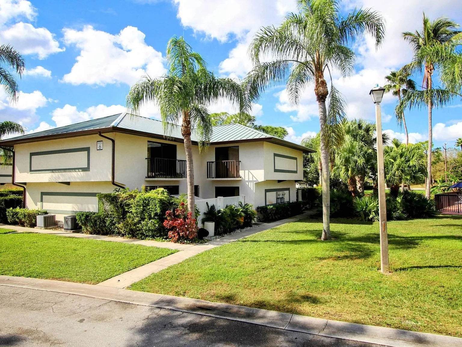 Sabal Palm Villas — Photo 2