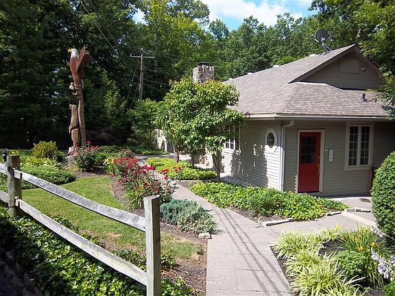 3rd image of 10 Wild Lake Dr