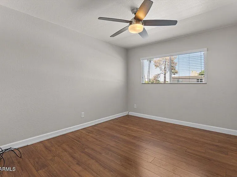 4233 N Miller Rd — Photo 27