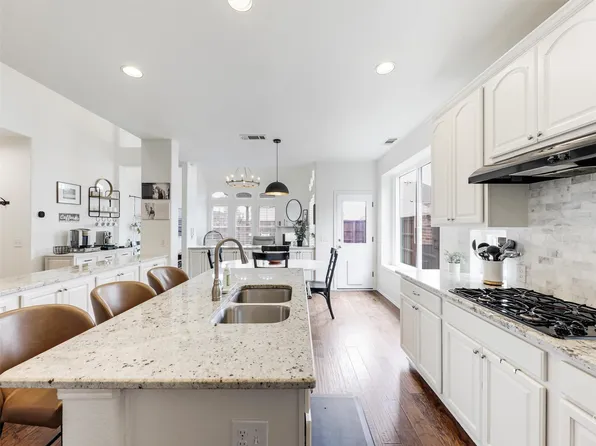 2373 Falcon Point Dr, Frisco, TX 75033