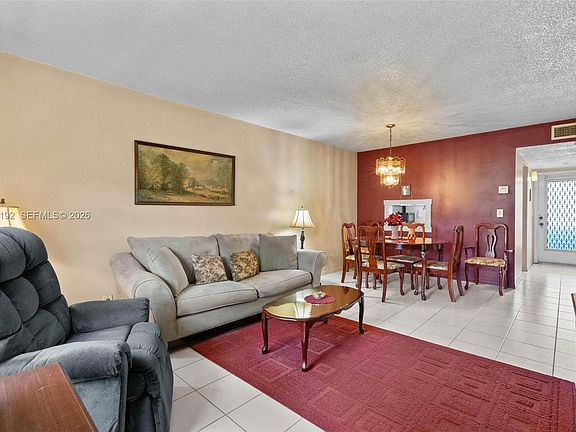4th image of 100 Berkley Rd APT 106