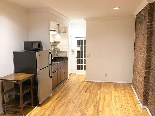 Rented by New York Manhattan Real Estate Incorporated | media 21