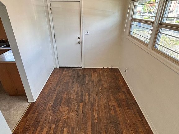 3rd image of 1850-1852 Pearl St #1850