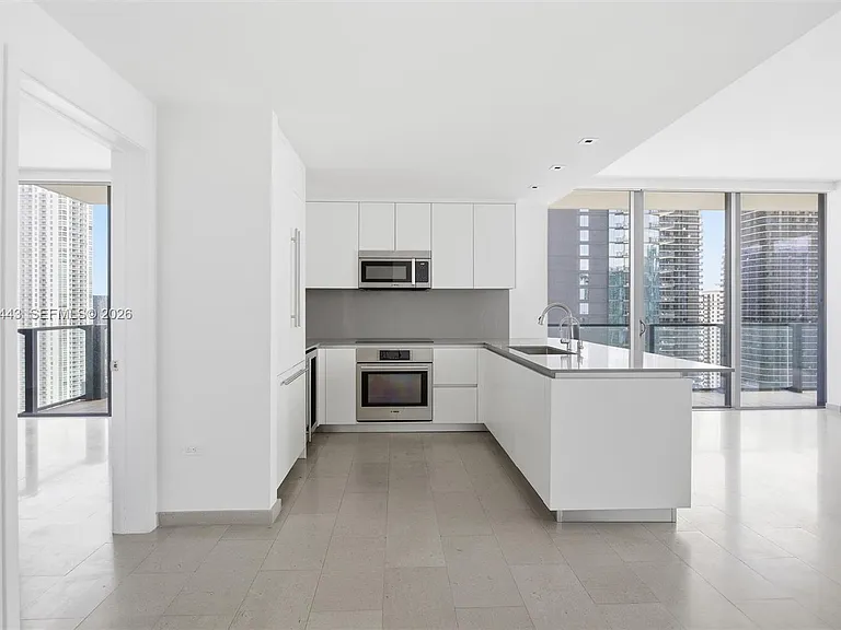 68 SE 6th St #2702 — Photo 33