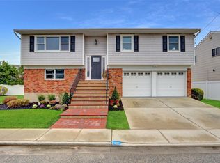 3067 Morrow Rd, Oceanside, NY 11572