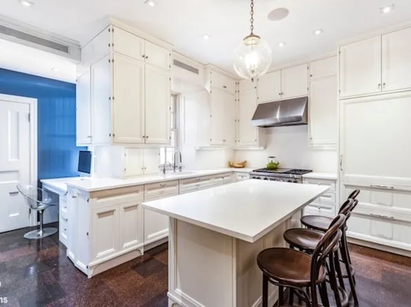 829 Park Avenue image 6 of 16