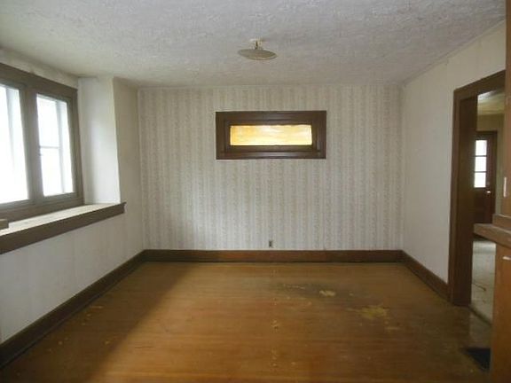 4th image of 3462 N Kenwood Ave
